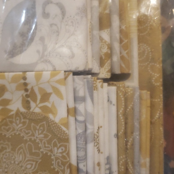 Shabby Fabrics Holiday Snowflake Quilt Kit NWOT - Picture 5 of 5